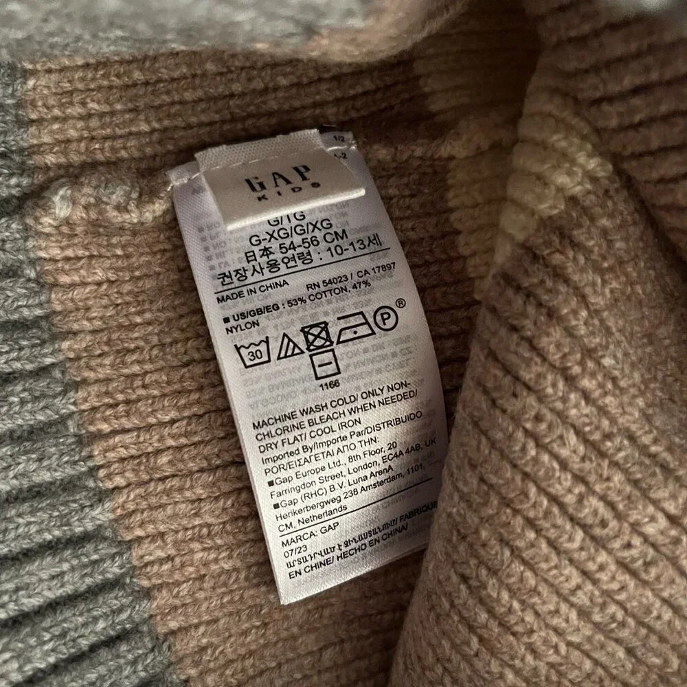 Gap knit hat and gloves set NWT